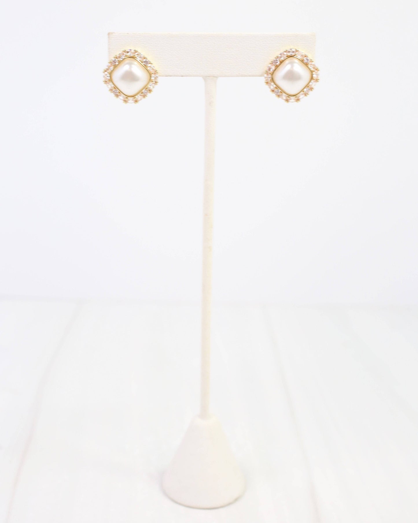 Bethany Pearl Stud Gold: Default
