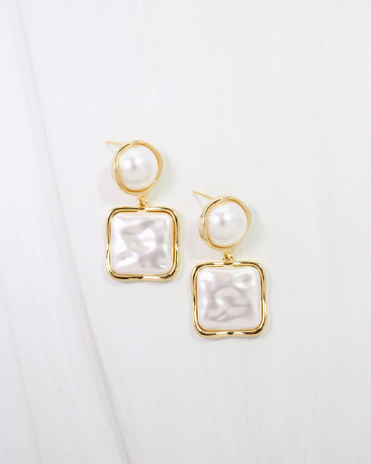 Richmond Pearl Drop Earring Gold: Default