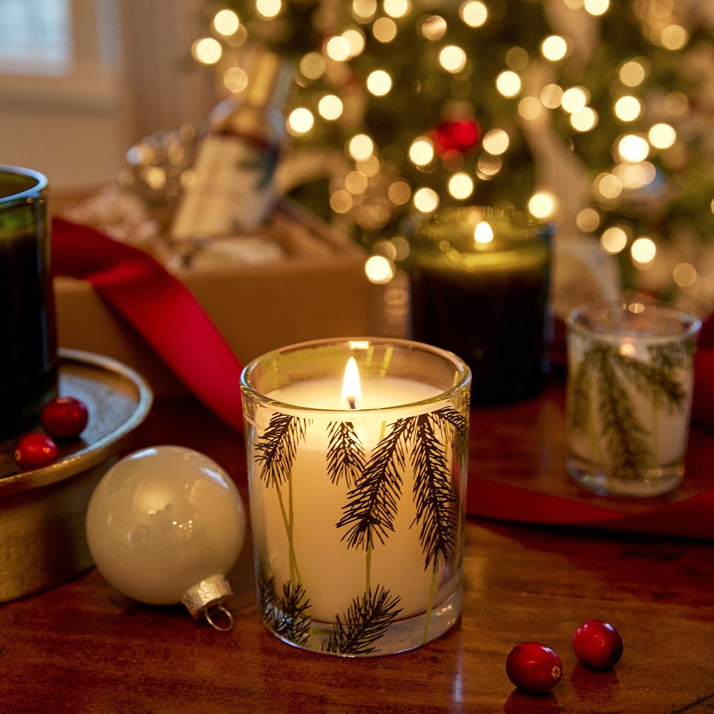 Frasier Fir Poured Candle, Pine Needle Design 6.5oz