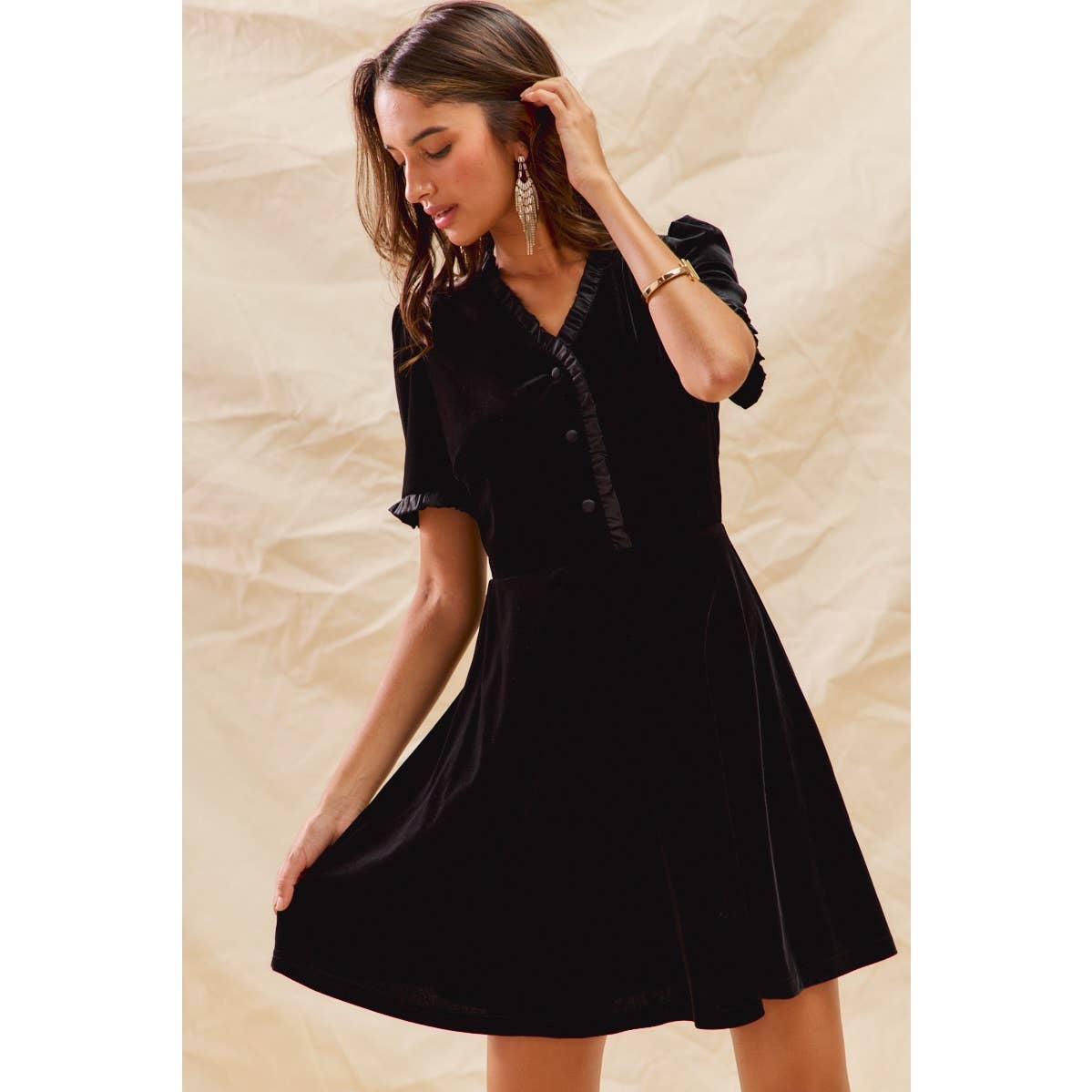 CHRISTMAS HOLIDAY VELVET RUFFLED MINI DRESS: BLACK / M