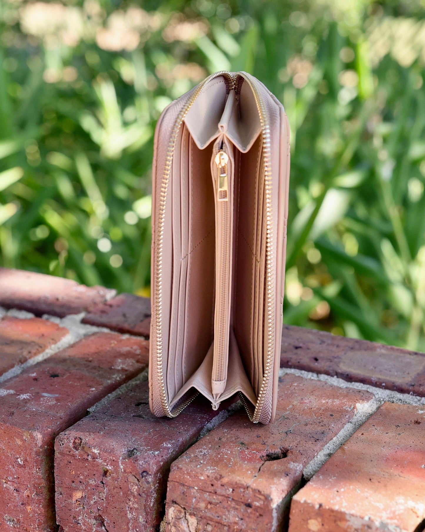 Penelope Wallet Latte DQ: