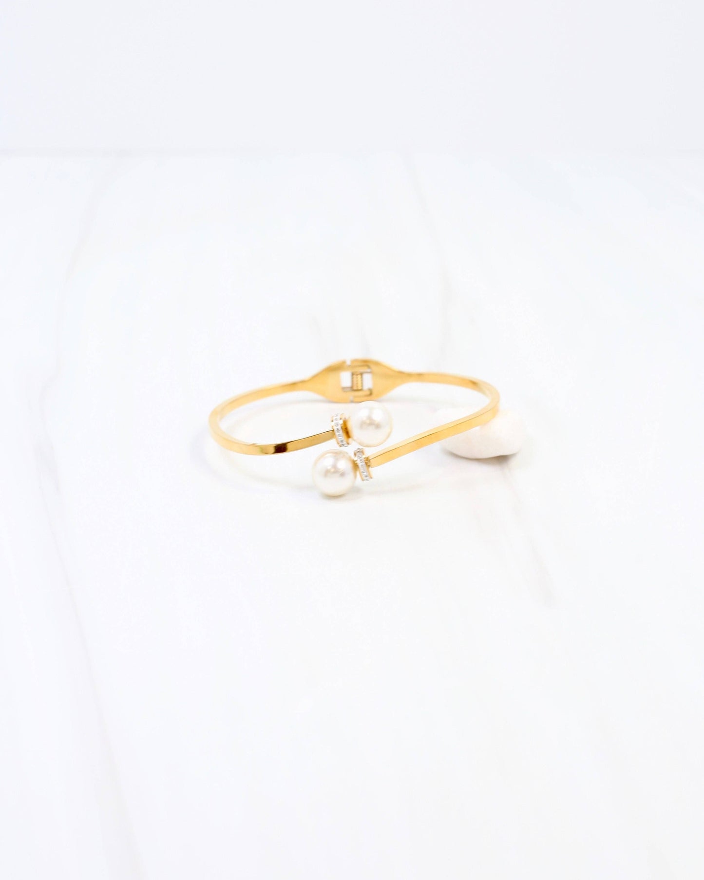 Everett Pearl Hinged Bracelet Gold