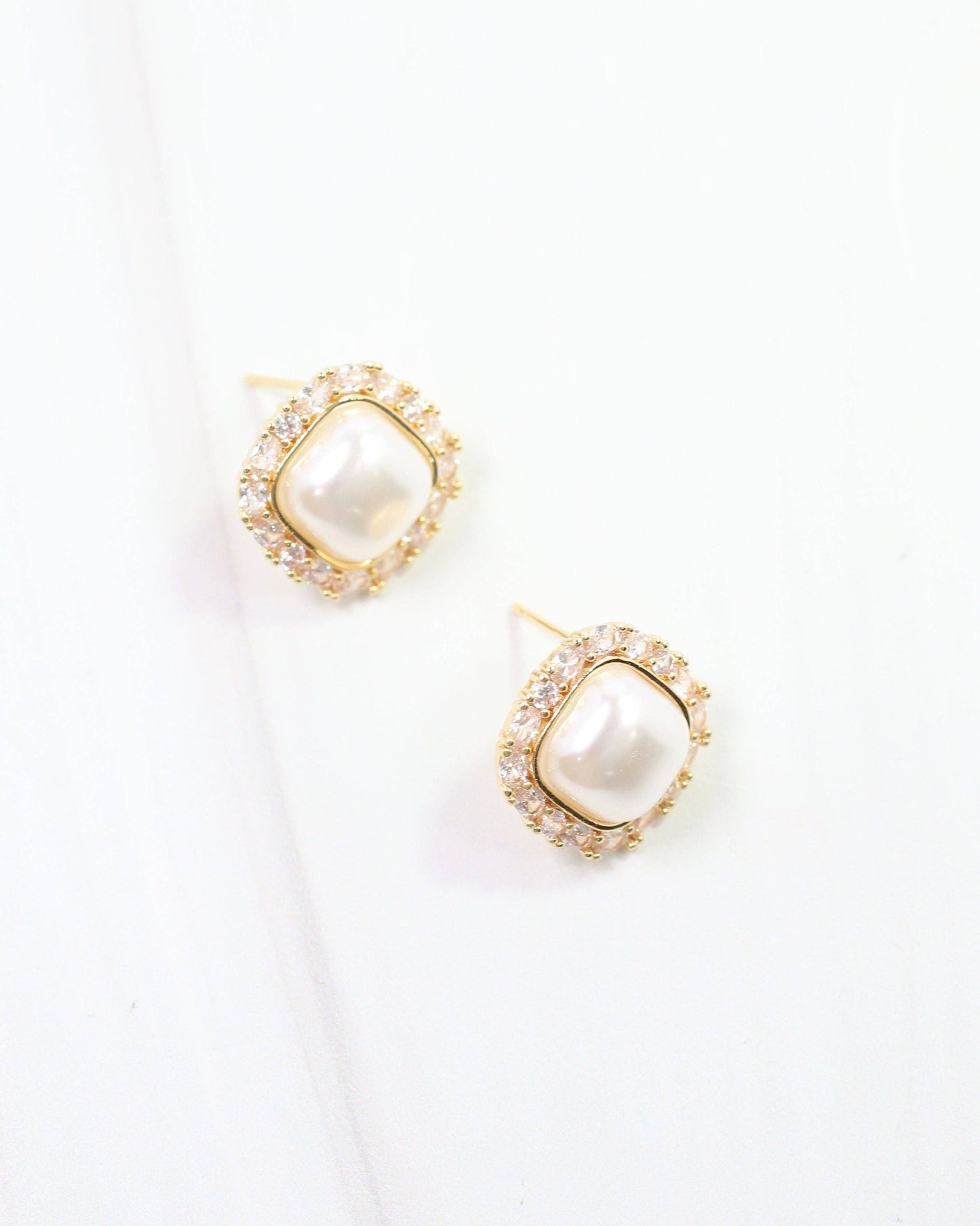 Bethany Pearl Stud Gold: Default