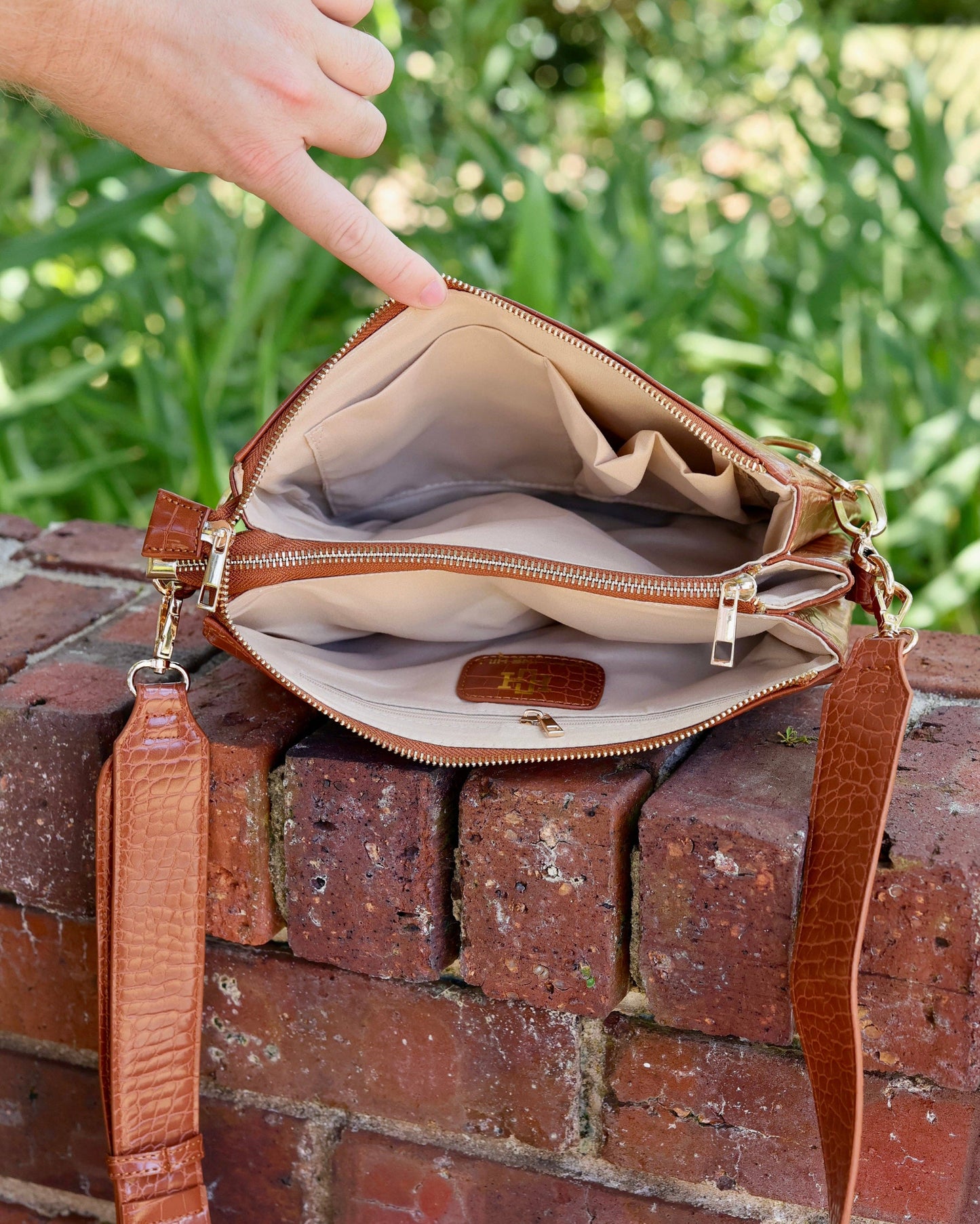 Ariana Crossbody Saddle VQ: