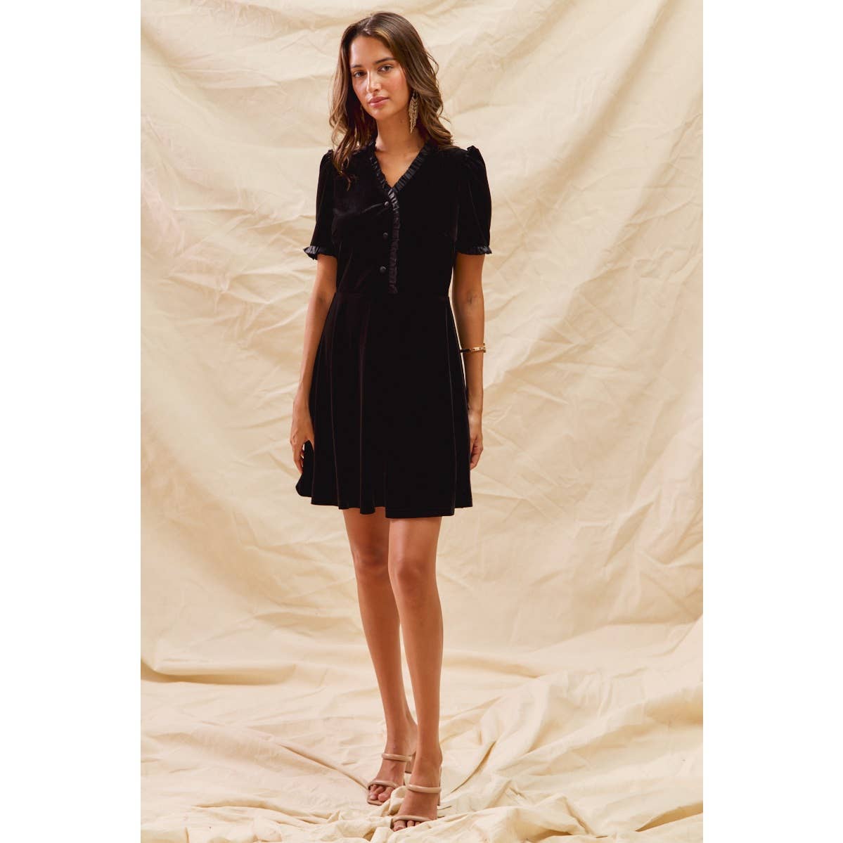 CHRISTMAS HOLIDAY VELVET RUFFLED MINI DRESS: BLACK / S