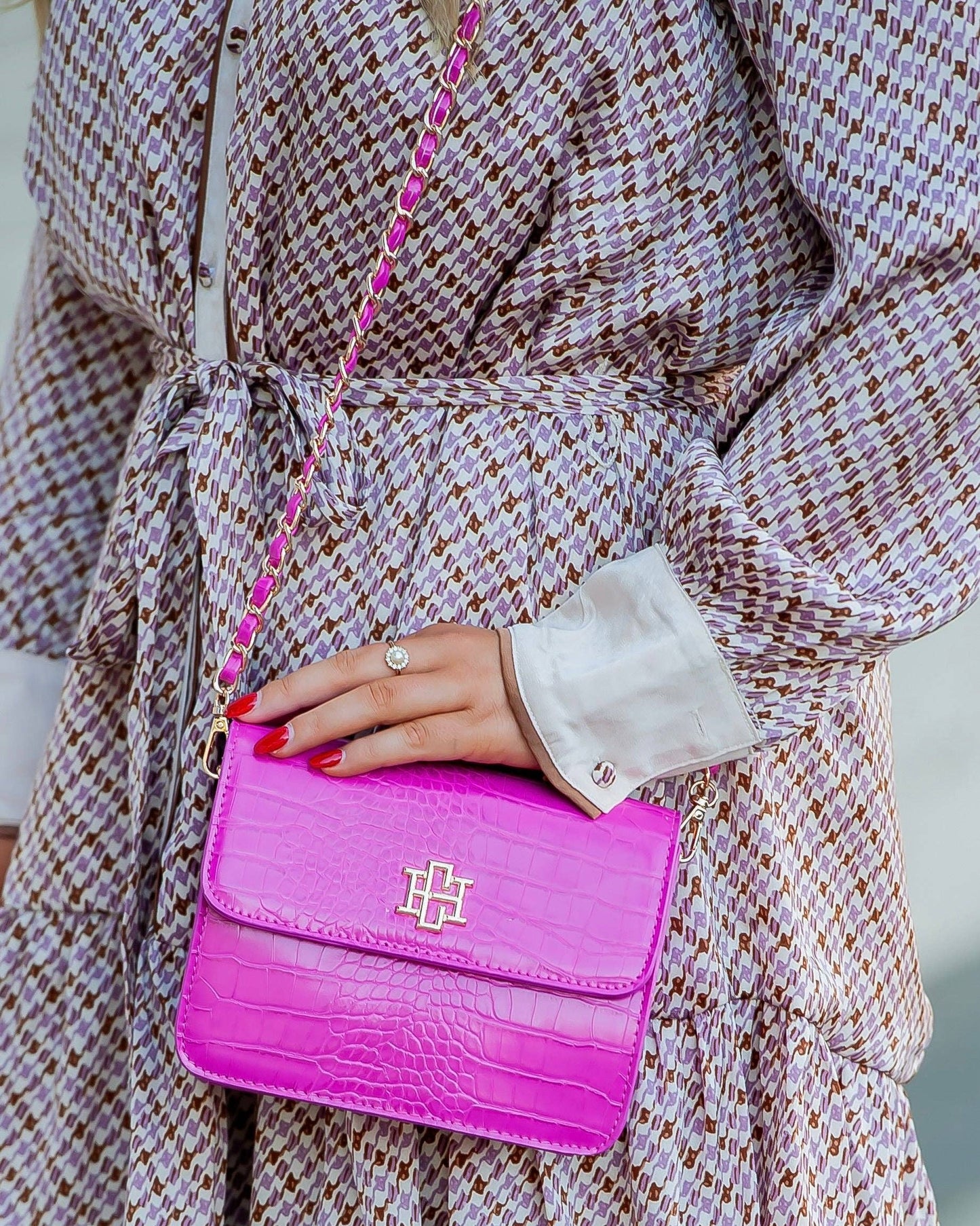 Evelyn Crossbody Hot Pink EC: