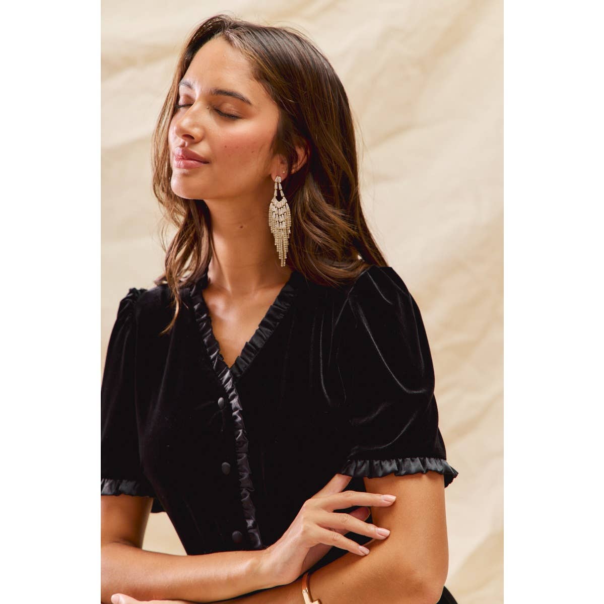CHRISTMAS HOLIDAY VELVET RUFFLED MINI DRESS: BLACK / M