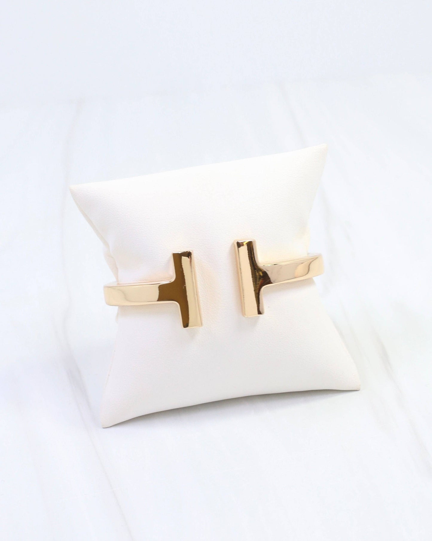 Jessi Open T Bangle Bracelet Gold: Default