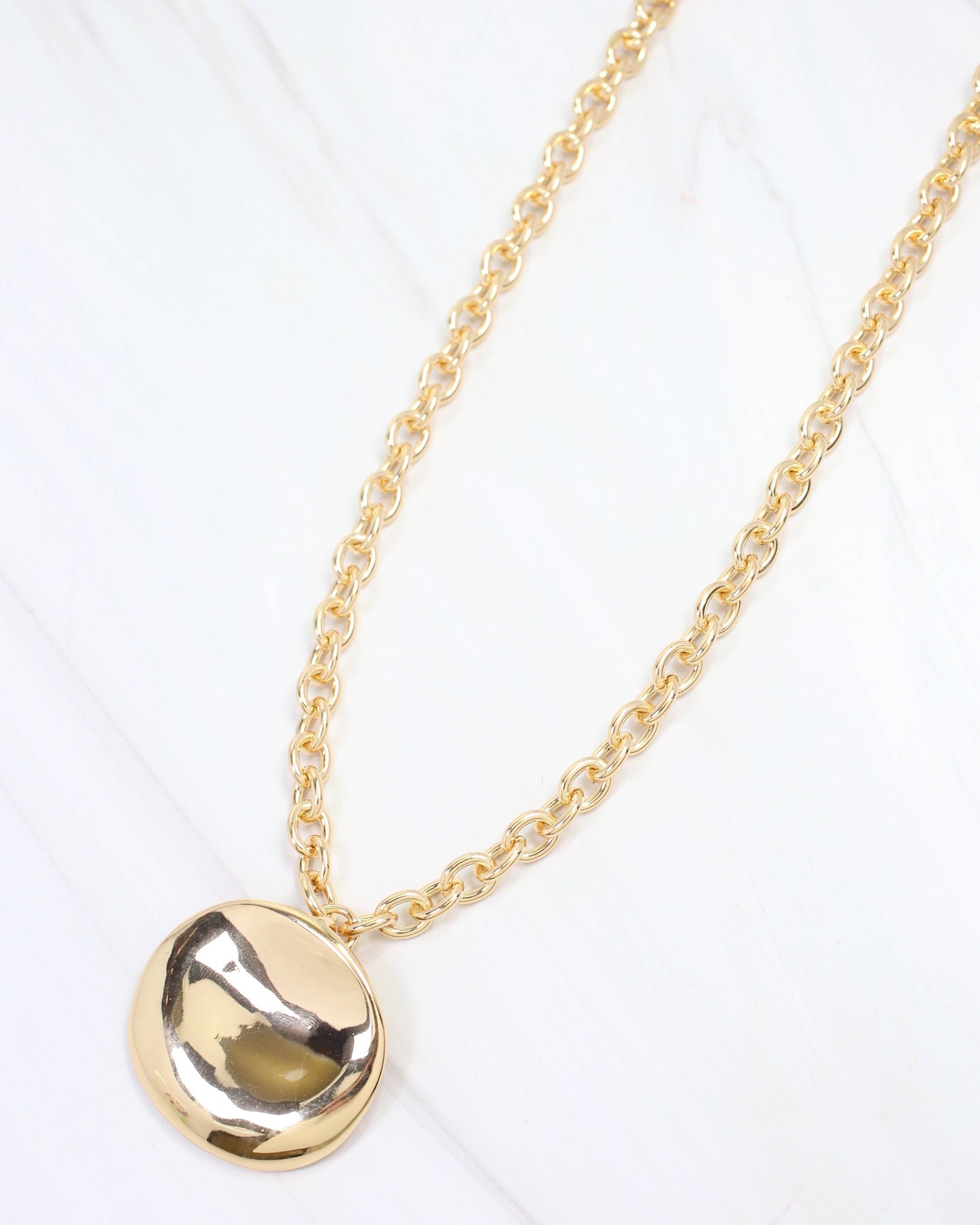 Andover Oval Charm Link Necklace Gold: Default