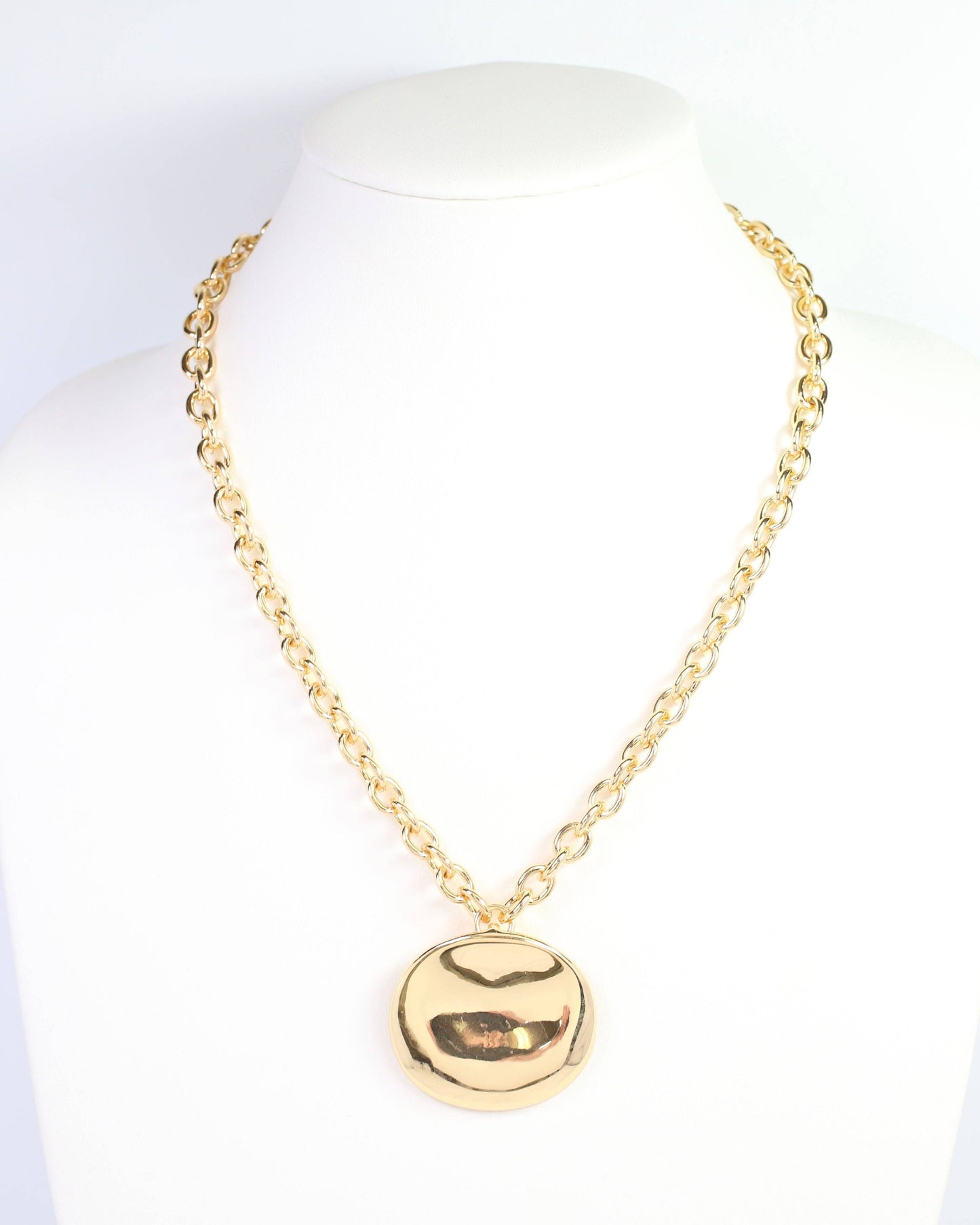Andover Oval Charm Link Necklace Gold: Default