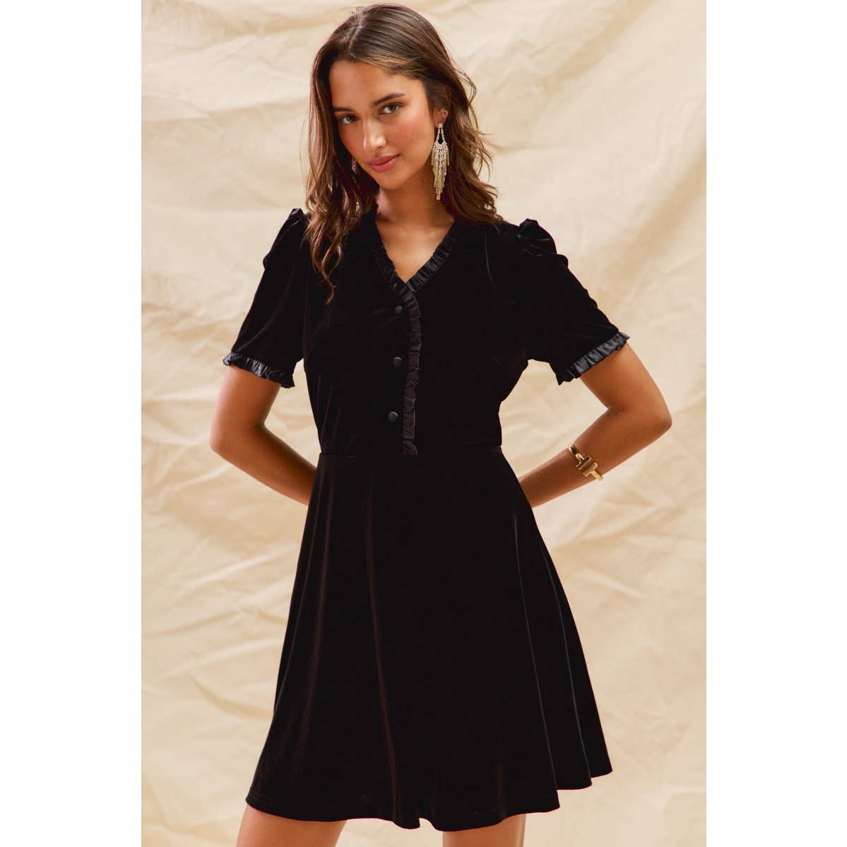 CHRISTMAS HOLIDAY VELVET RUFFLED MINI DRESS: BLACK / M
