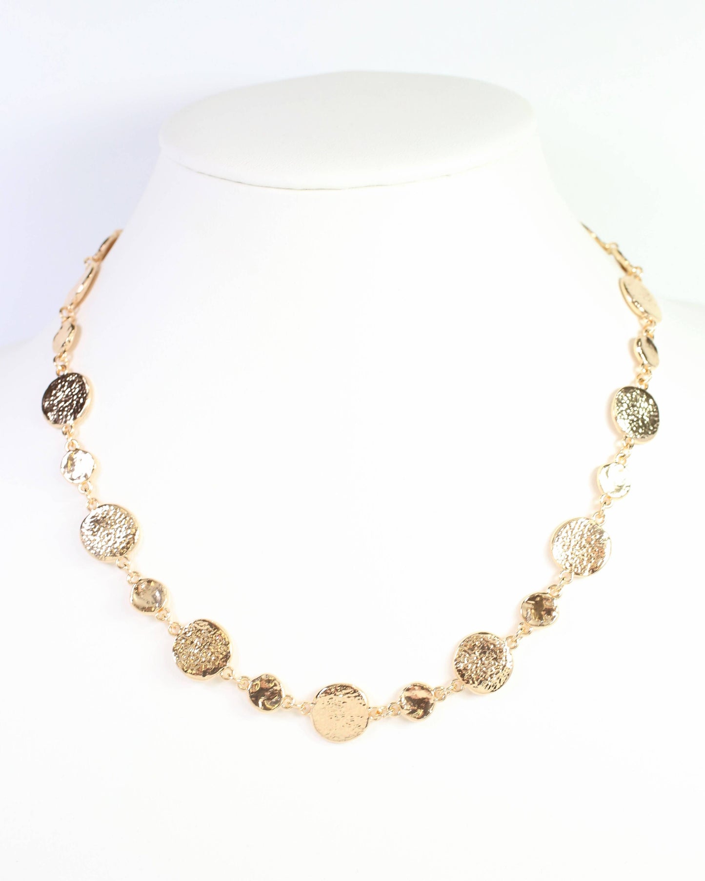 Danvers 16" Hammered Circle Necklace Gold