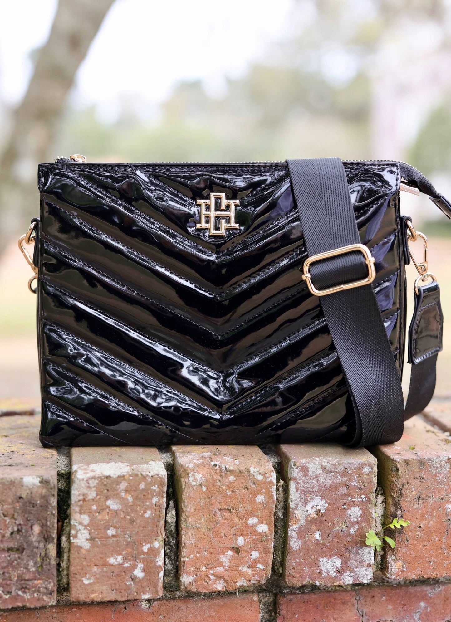 Ariana Crossbody BLACK V PATENT