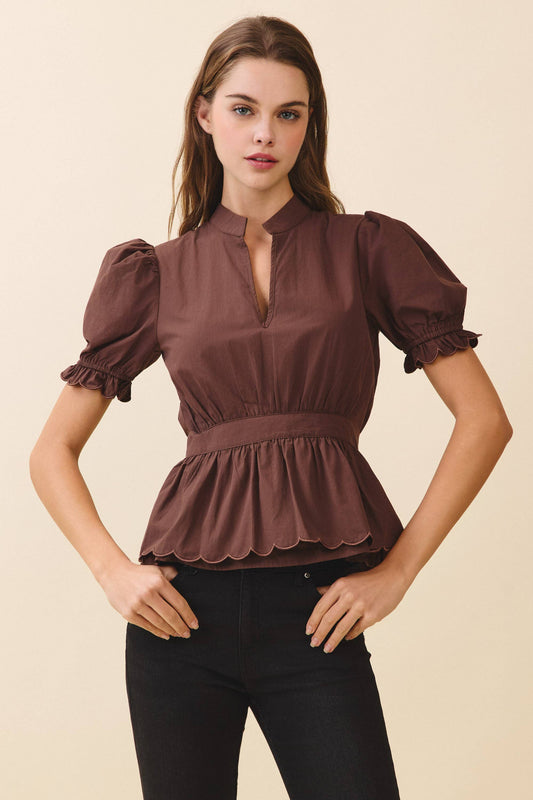Split Neck Scalloped Elastic Cuff Short Sleeve Top: CHOCOLATE