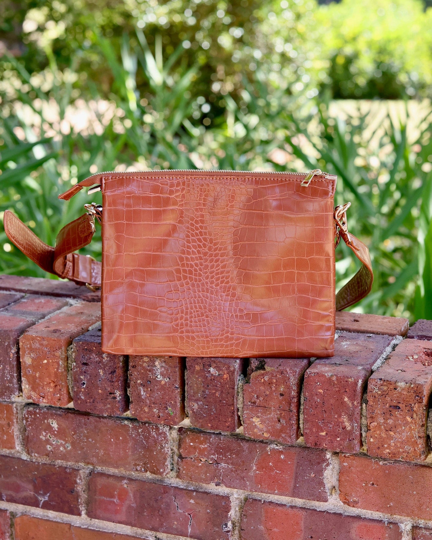 Ariana Crossbody Saddle EC:
