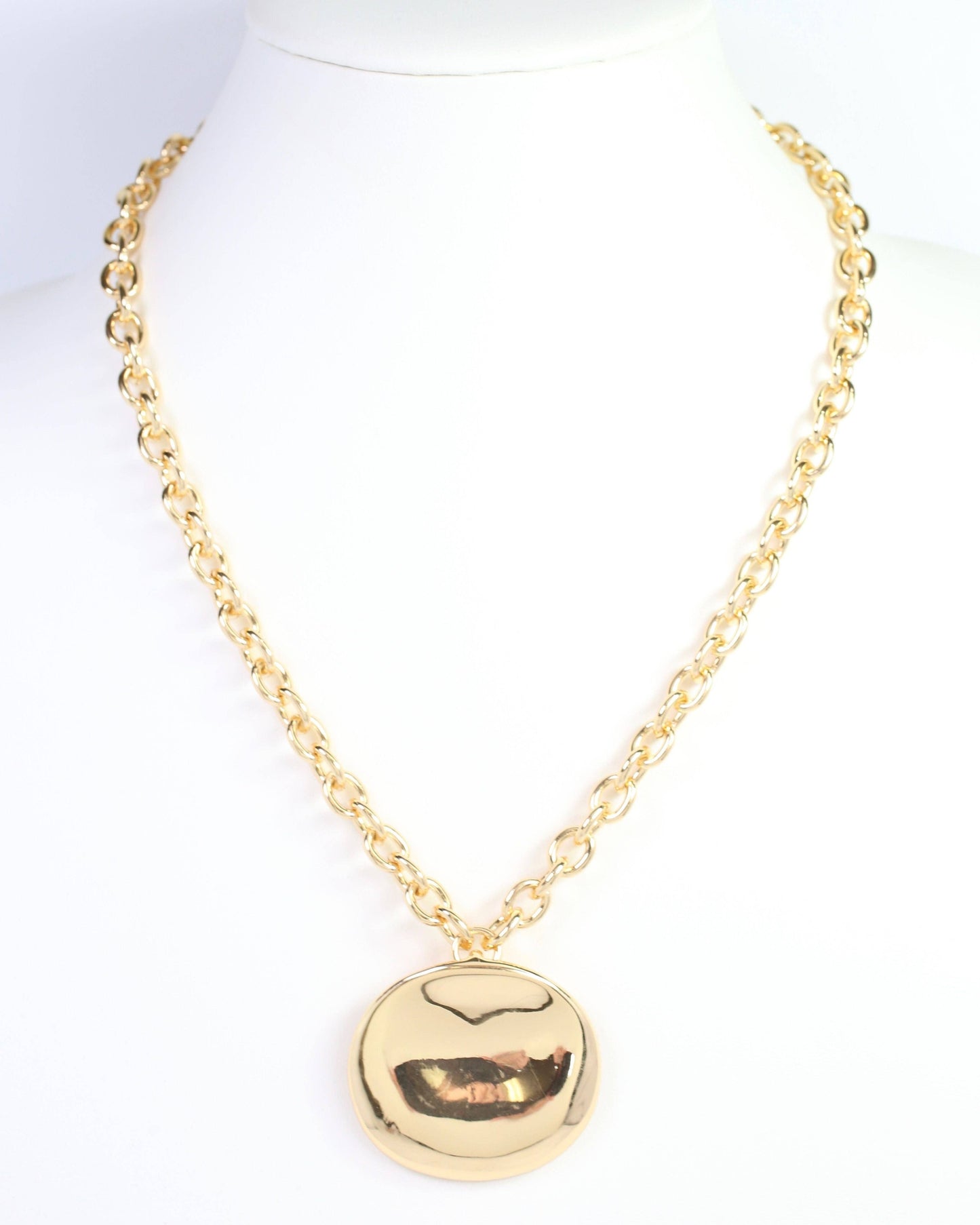 Andover Oval Charm Link Necklace Gold: Default